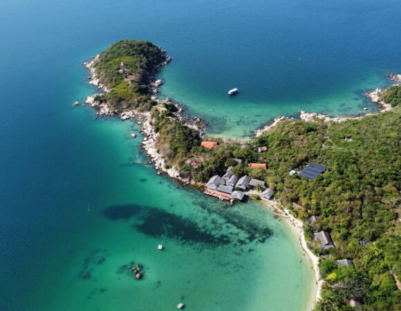 Whale Island Resort – A Hidden Eco Retreat in Vietnam’s Van Phong Bay