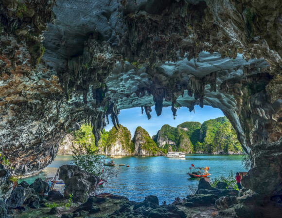 Ha Long Bay Travel Guide: 3 Best Experiences & Overnight Cruises