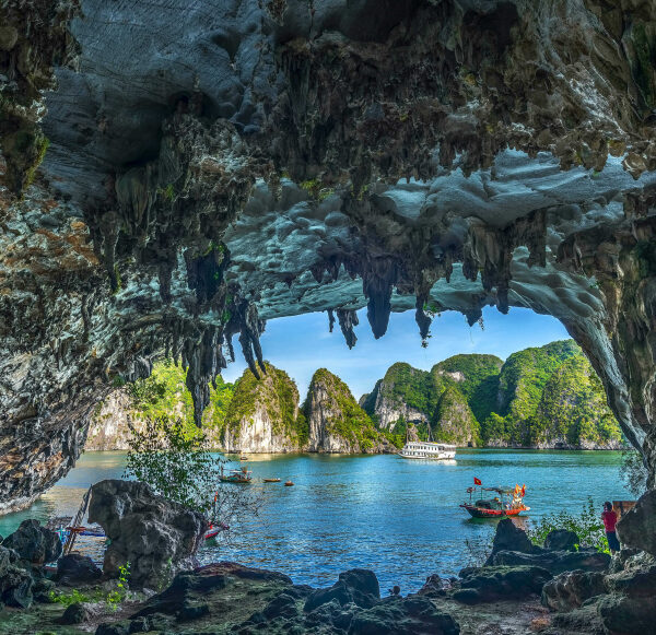 Ha Long Bay Travel Guide: 3 Best Experiences & Overnight Cruises