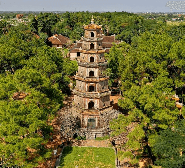 ⛩️ MOST BEAUTIFUL TEMPLES IN VIETNAM: 5 BREATHTAKING SPIRITUAL MASTERPIECES