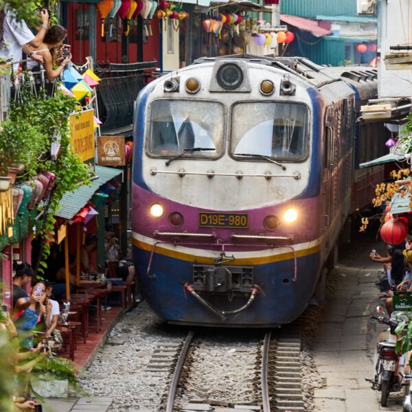👨‍👩‍👧‍👦 FAMILY-FRIENDLY VIETNAM TOUR — 8 MAGICAL EXPERIENCES EVERY KID AND PARENT MUST DISCOVER