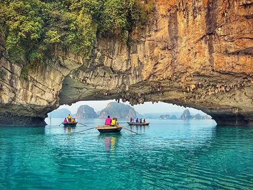 Bai Tu Long Bay