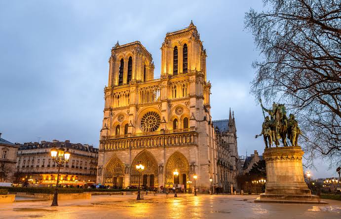Notre Dame Cathedral Area
