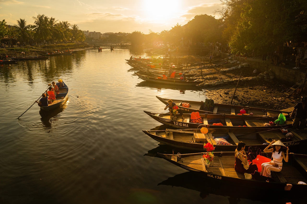 best time to visit Da Nang Hue Hoi An - sunset, boat